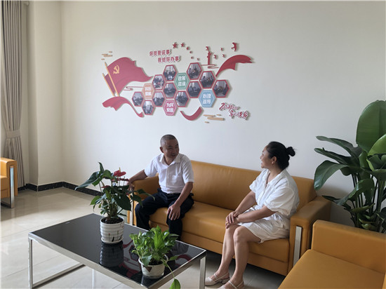 “夏幺爺說事工作室”為群眾提供糾紛調解、為民解困等服務。榮縣高山鎮供圖