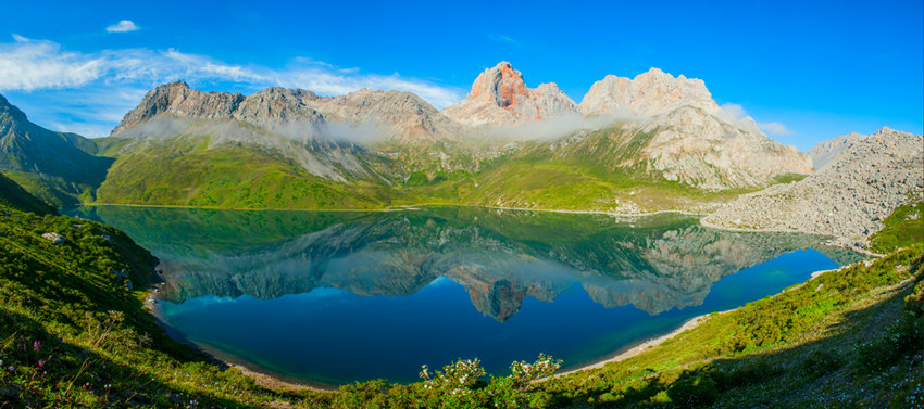川主寺景區內的高山湖泊。松潘縣委宣傳部供圖