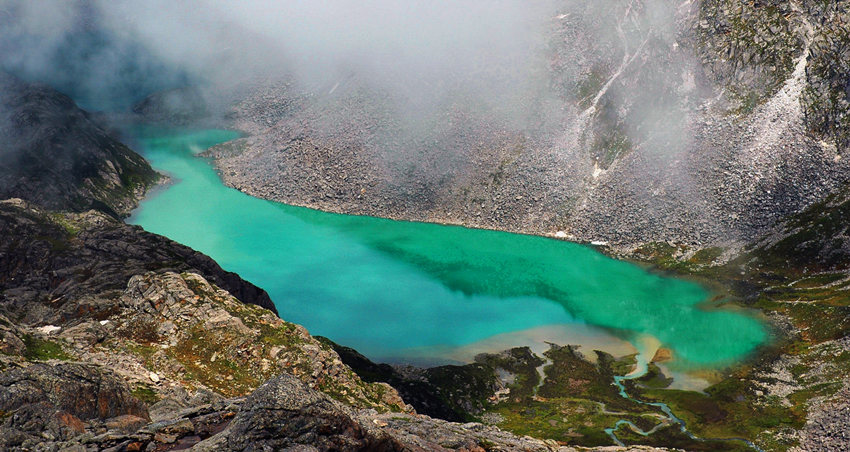 冬措日月海。達古冰川景區管理局供圖