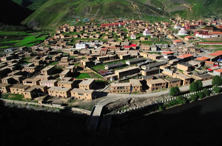 壤塘村一角。壤塘縣委宣傳部供圖