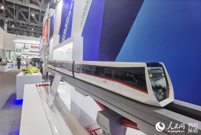 展出的內嵌式中低速磁浮系統。彭茜攝