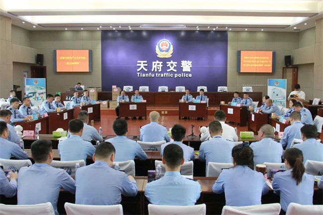 天府新區分局交警支隊團總支組織開展“青春心向黨·護航大運會·忠誠保平安”主題知識競賽活動。天府新區分局供圖