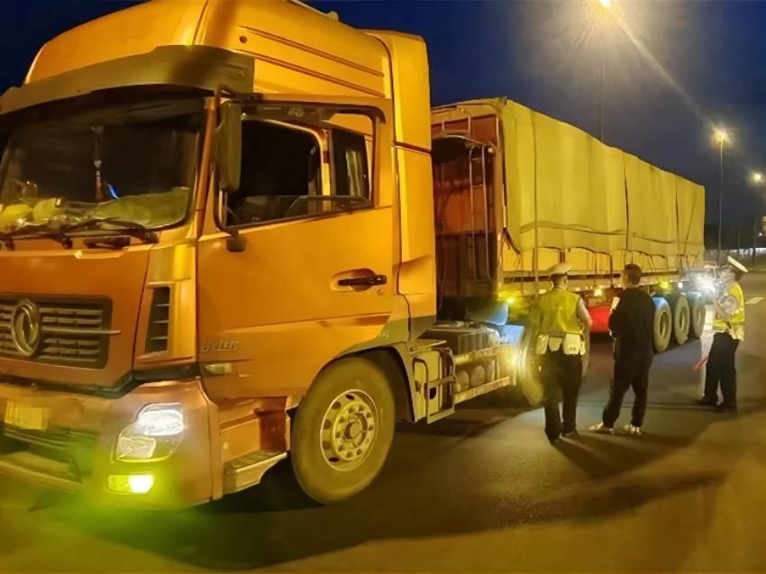 開展安全檢查。成都市公安局天府新區分局供圖