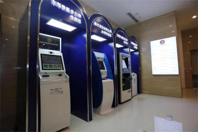 集戶政、交管、出入境、天府通政務服務業務于一體的萬象城智慧警務服務驛站。