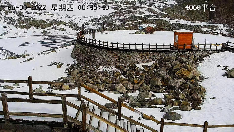 4860米平臺雪景。達古冰川景區管理局供圖