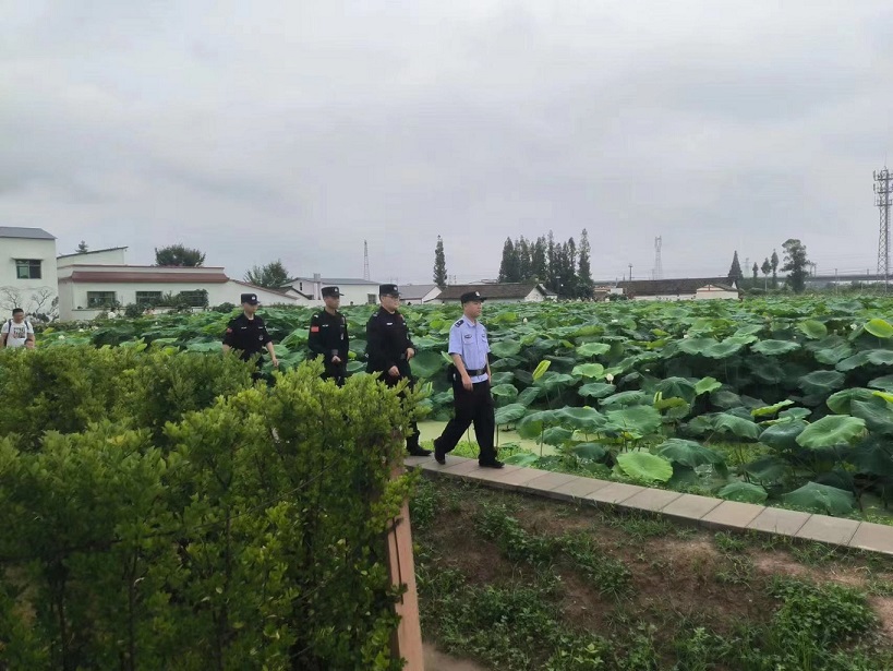 民警開展生態環保檢查整治