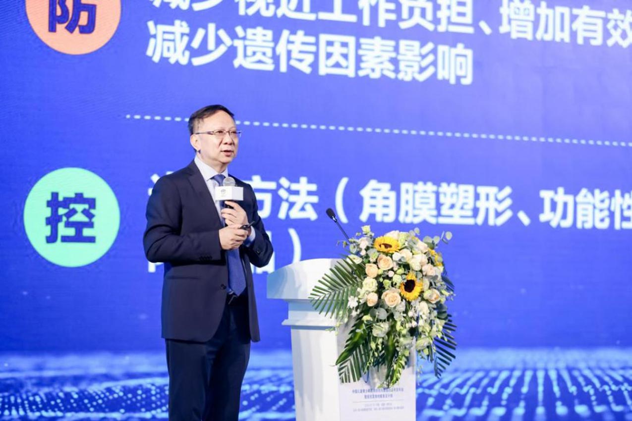 楊智寬進行現場科普講話。愛爾眼科視光研究所供圖