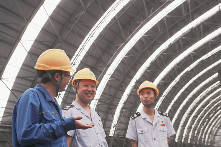 稅務干部到企業宣傳留抵退稅政策。達州市稅務局供圖