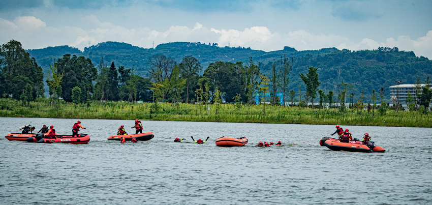 四川眉山防汛救災實戰演練。四川省眉山市消防救援支隊供圖