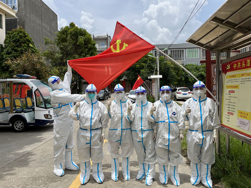 醫心向黨抗擊疫情。游青燕攝