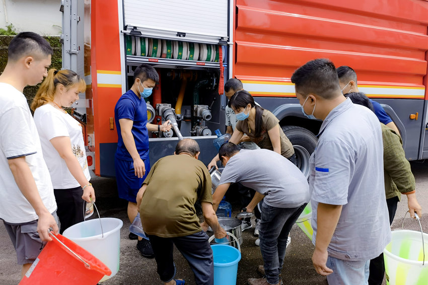 資陽消防流動送水。資陽市消防救援支隊供圖