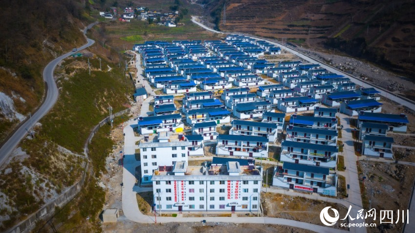 布拖縣龍潭鎮移民新區。吉格阿加攝