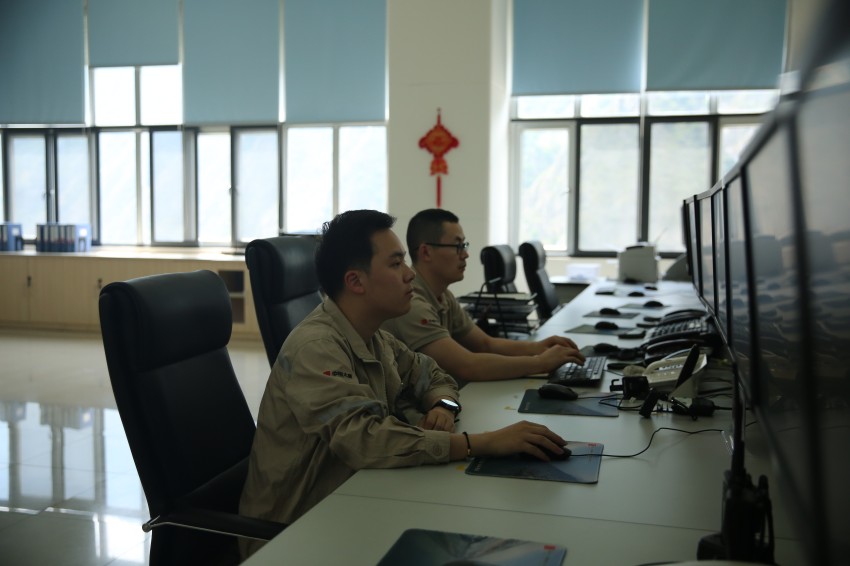 高溫下運行堅守。大唐甘孜水電公司供圖