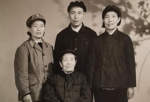 長征三母女 紅歌憶巾幗青山碧水間，巾幗先烈們的紅色故事還在娓娓講述，紅軍歌謠中的紅色基因仍將代代傳承！[詳細]