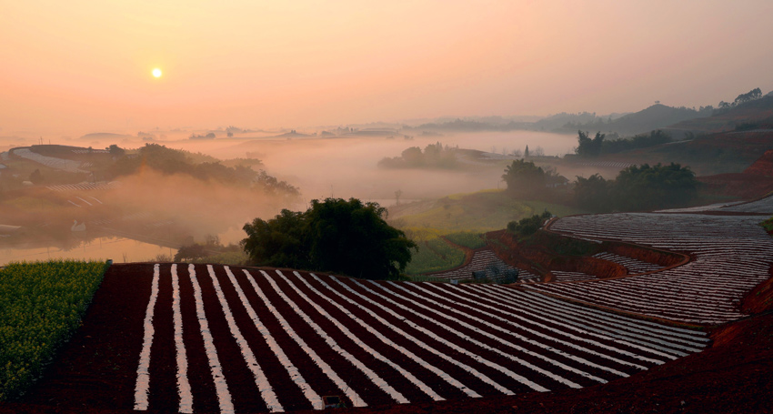 云蒸霞蔚山川勝。劉彬供圖