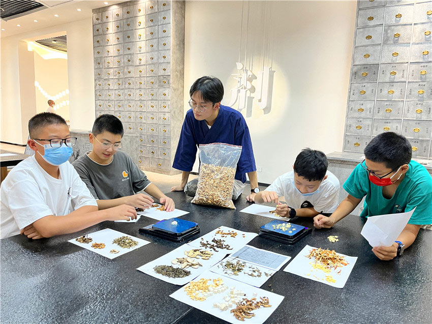 中藥制劑展示區。天府中藥城供圖