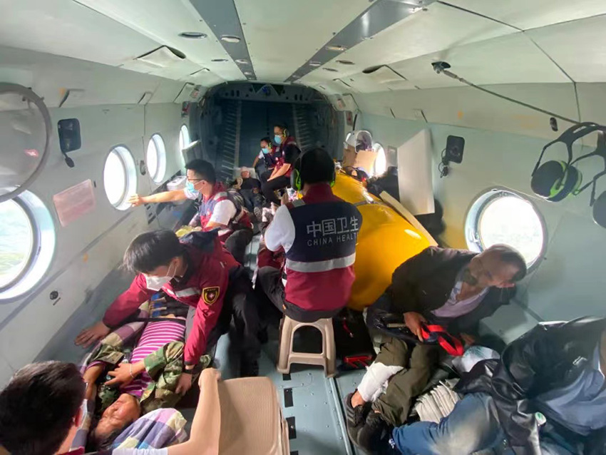 空中力量參與地震救援。四川省應急管理廳供圖