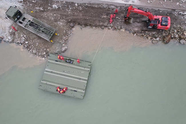 被稱為“救援航母”的應急動力舟橋。四川省應急管理廳供圖