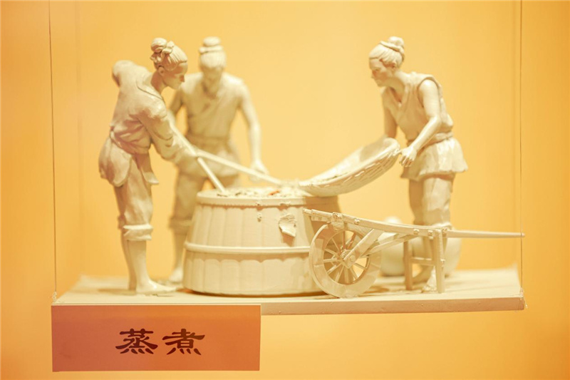 天府農耕文明主題展還原的宋代釀酒工藝——蒸煮。