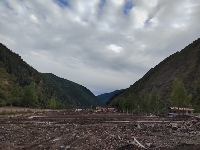 建設中的雄龍西示范園。新龍縣委宣傳部供圖