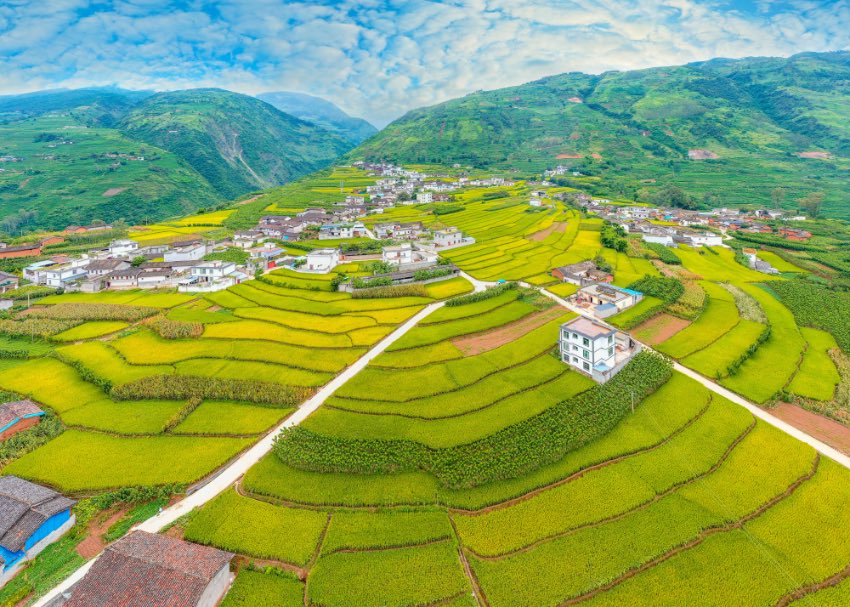 寧南縣鄉村一景。樂梅攝