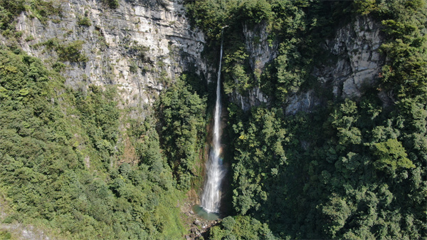 消失的“千年飛瀑”重現西嶺雪山。大邑縣委宣傳部供圖