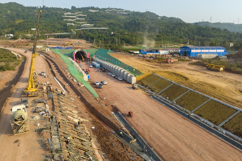龍泉山一號隧道進口端。成蘭公司供圖