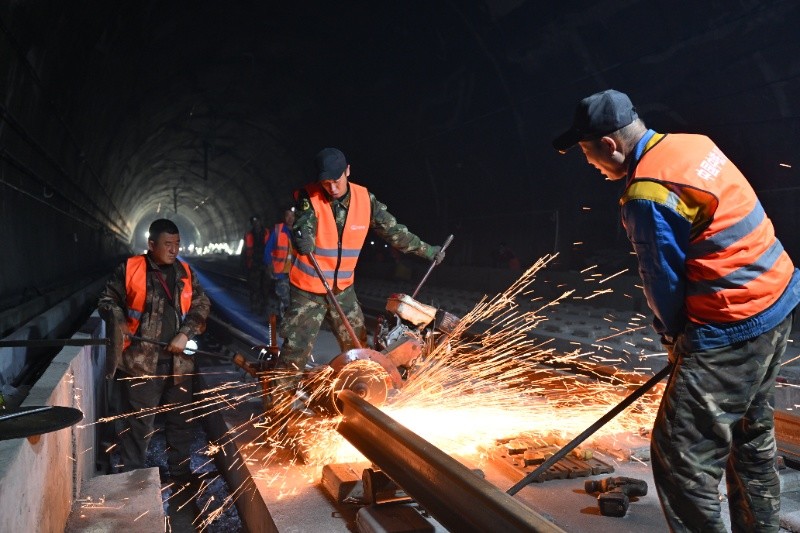 焊花飛舞。成貴公司供圖