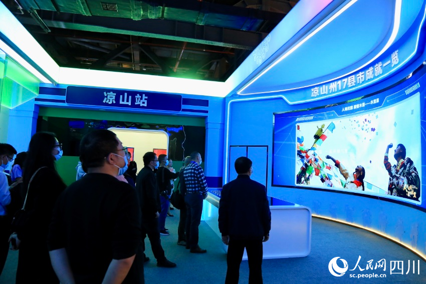 慶祝涼山彝族自治州成立70周年成就展現場。人民網 朱虹攝