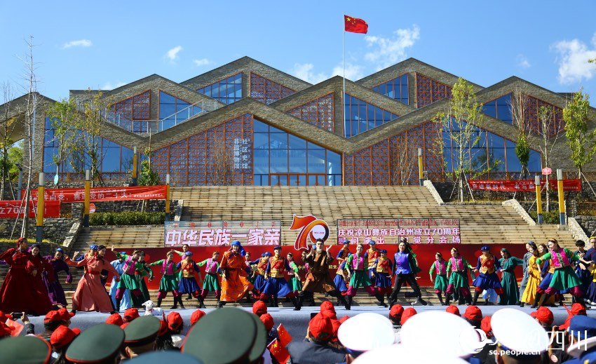 精彩的演出現場 。阿克鳩射攝