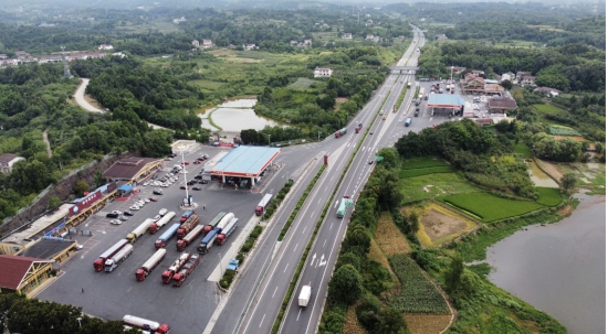 位于京昆高速沿線的中國石油四川銷售公司新安服務區加油站。中石油四川銷售供圖。