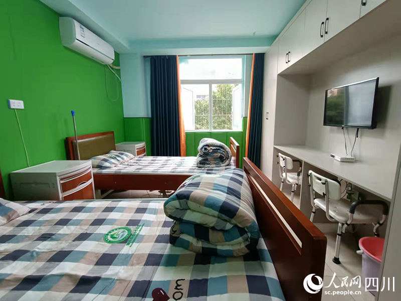 托養中心宿舍配有獨立衛生間、空調、電視等。吳舒婷攝