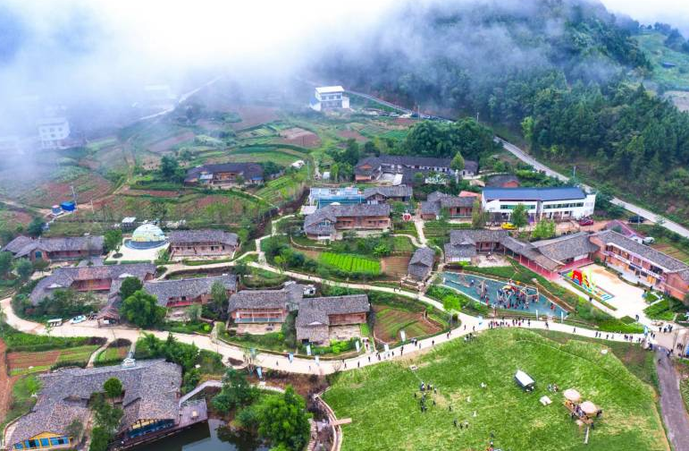 “巴山美村·父親原鄉”開園迎客