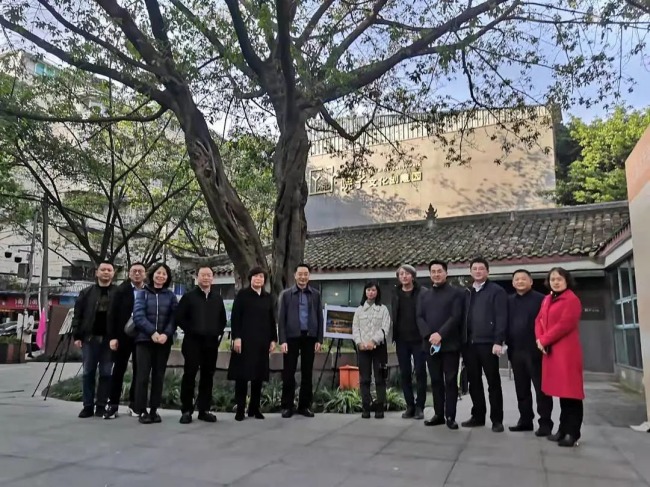 四川省委統戰部調研武侯區玉林街道倪家橋社區“‘倪來我往’文化創意聚落”實踐創新基地。成都市武侯區委宣傳部供圖