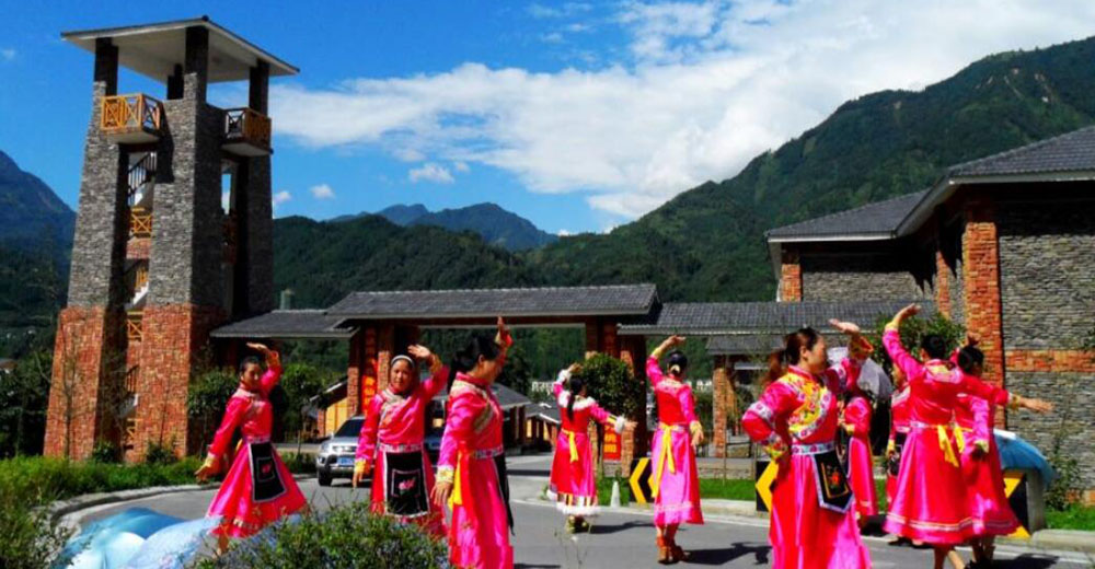 綿竹市清平鎮：該鎮是四川省首批鄉村文化振興“百千萬”工程樣板鎮、四川省首屆鄉村文化振興100個魅力鄉鎮、四川省生態文明教育基地，轄區內有國家4A級旅游景區、大熊貓國家公園、九頂山自然保護區、云湖國家森林公園。