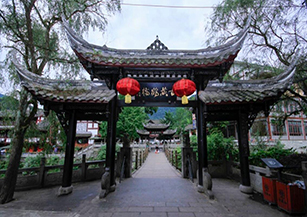 都江堰市泰安村：以鄉村休閑旅游為主，輔以五十余家精品民宿酒店，將經濟社會發展與青城山后山發展緊密結合，帶動以休閑康養、健康管理為主的現代類養生產品。