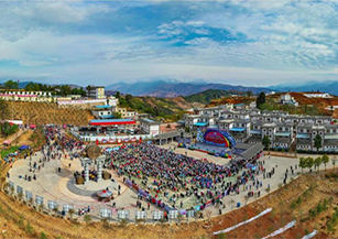 寧南縣拉落村：依托“三月三”節慶活動、布依銅鼓、布依山歌等非遺民俗文化和布依三寨等旅游資源，形成民俗節慶游、鄉村休閑游、非物質文化展演等旅游業態。