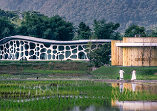 長寧縣永江村：依托非物質文化遺產—竹編工藝、萬頃竹海、三江湖生態康養度假地等文旅資源，打造形成特色餐飲、精品民宿、特色體驗、休閑游樂、田野休閑等特色旅游業態。