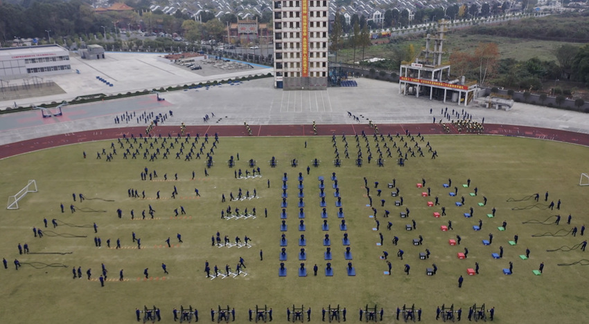 訓練與戰勤保障支隊組織500余名新消防員開展冬季體能訓練。四川省消防救援總隊供圖