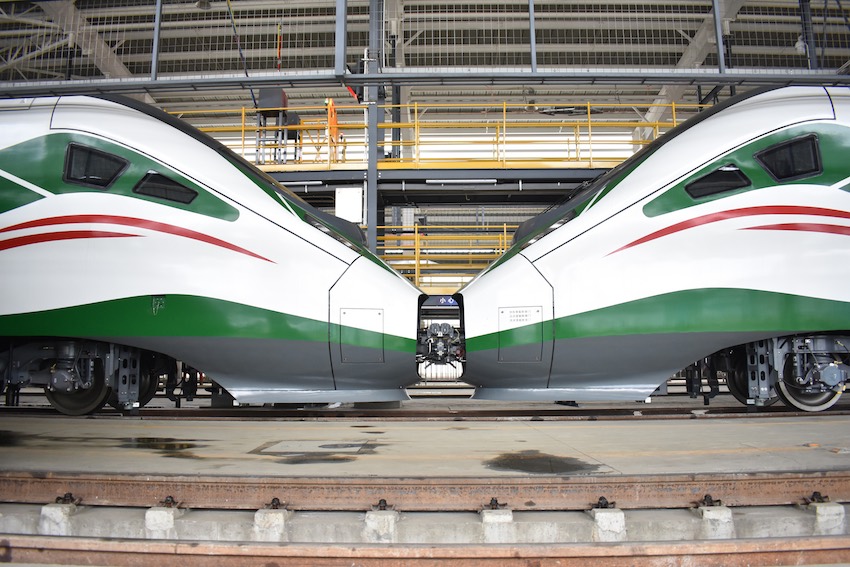 新型CR200J復興號動車組。中國鐵路成都局有限公司供圖