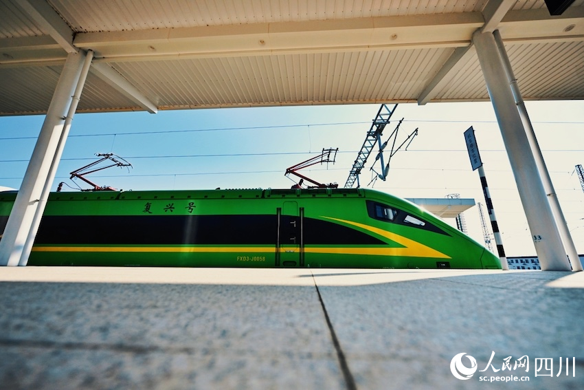 復興號“綠巨人”。李富彬攝