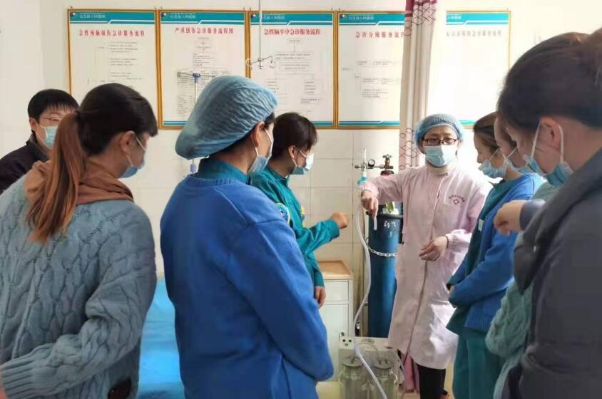 成都市武侯區人民醫院護士長陳平：千里幫扶醫路情 格?；ㄩ_別樣紅