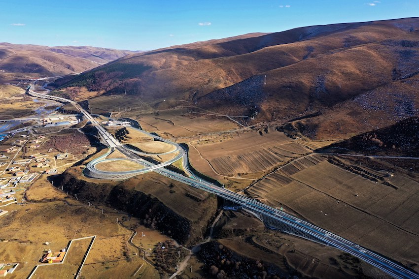 俯瞰阿壩互通。蜀道集團供圖
