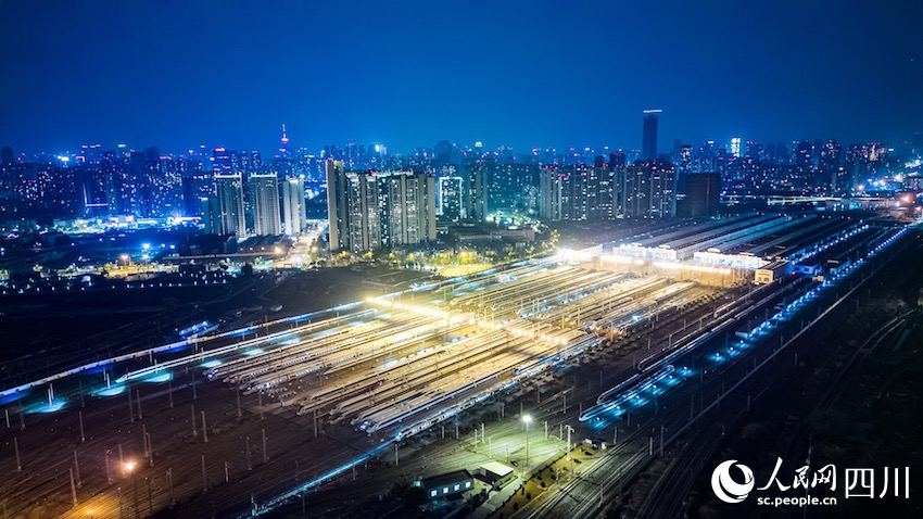 備戰春運。熊能攝