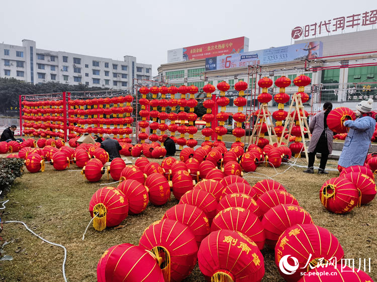 懸掛燈籠。周韻攝