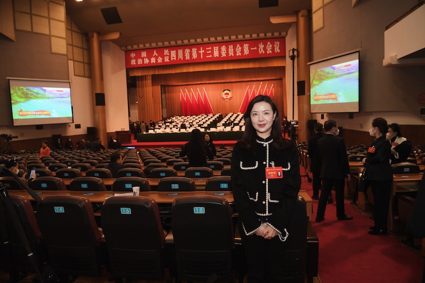 十三屆四川省政協委員，成都市泡桐樹小學校長黃藝竹。受訪者供圖