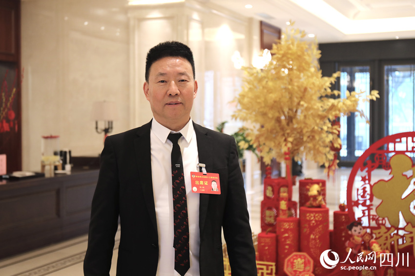 省政協委員、省工商聯副主席黃玉蛟。人民網 趙祖樂攝