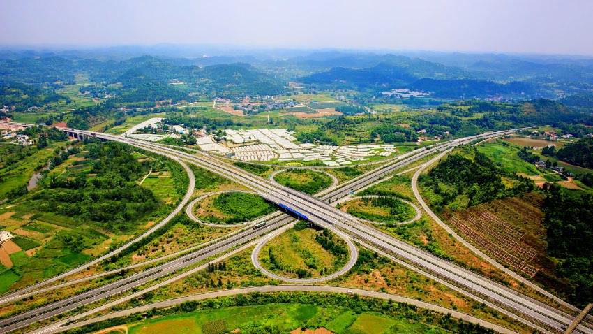 “雙圈”間四通八達的交通體系，為遂寧建設聯動成渝的現代物流樞紐夯實了基礎。遂寧市委宣傳部供圖