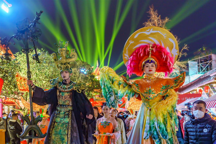 成都市溫江區舉行“兩河一心”文廟國潮文化街區亮燈儀式。溫江區委宣傳部供圖