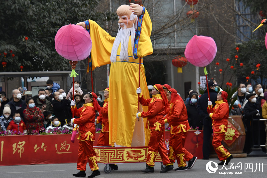 四川綿竹年畫節民俗巡游鬧新春。吳舒婷攝